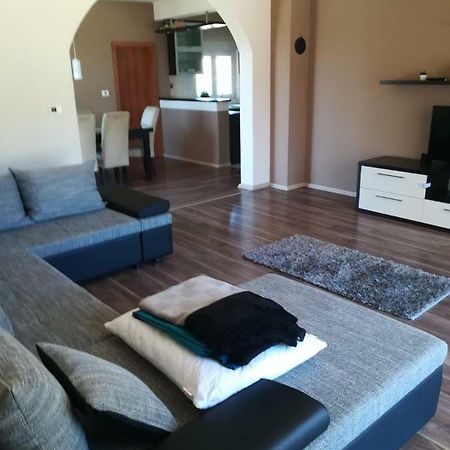 Laura Apartment Bibinje Bagian luar foto